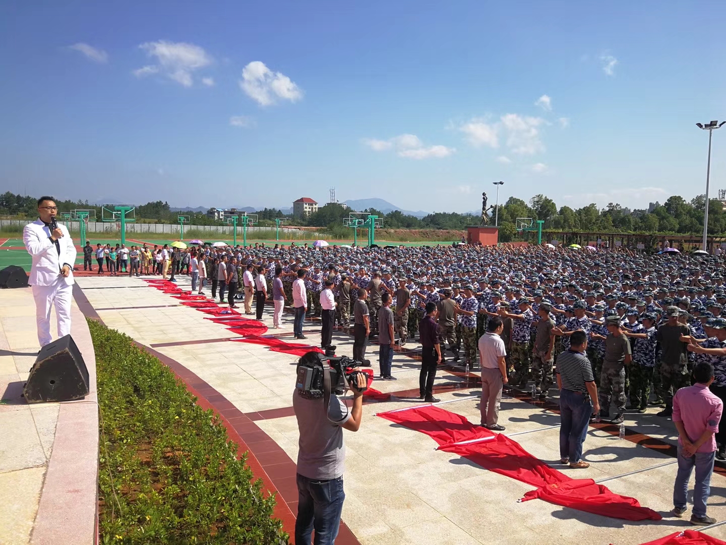 《不要让爱你的人失望》江西省赣州兴国将军中学余云老师感恩励志演讲
